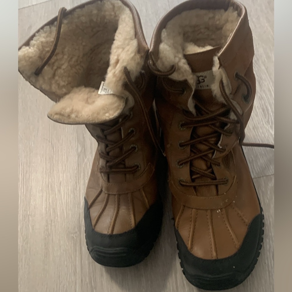 UGG Androniak Boot - Size 7 Women - EUC